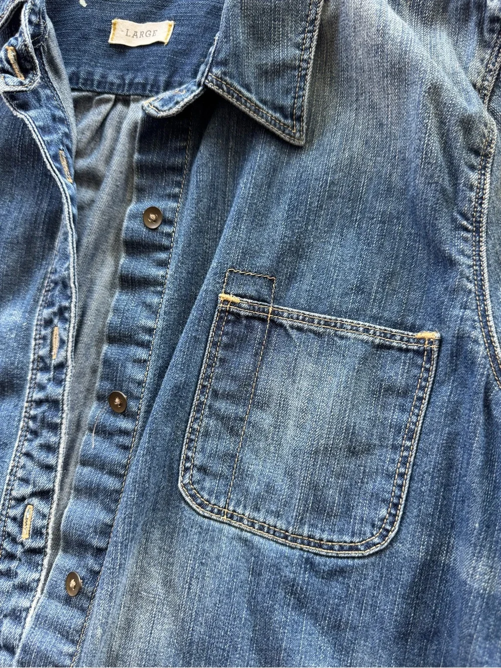 Madewell Tuckable Denim Shirt in Greendale Wash Large - Picture 3 of 6